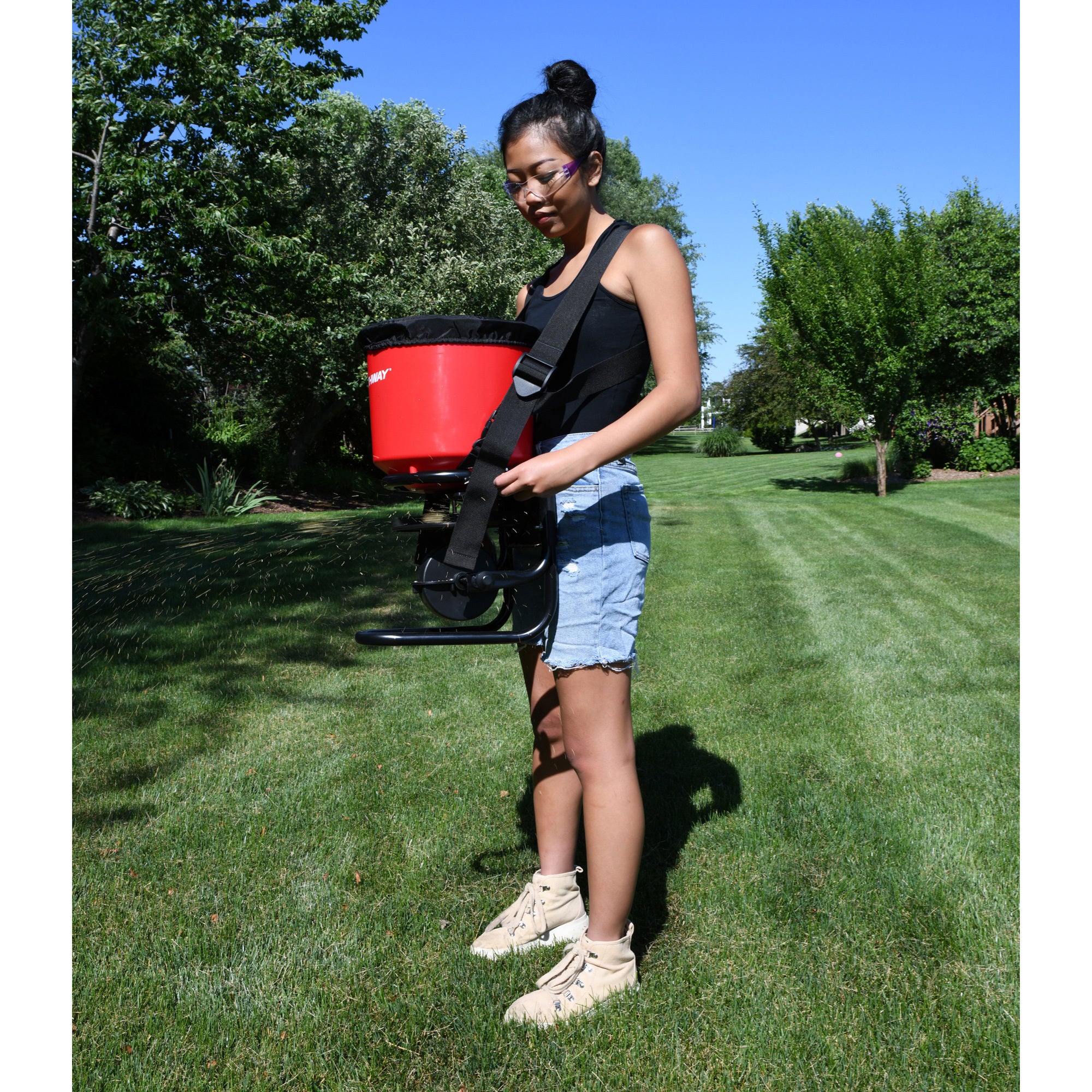 40-Lb. Capacity Hand-Operated Spreader C756954