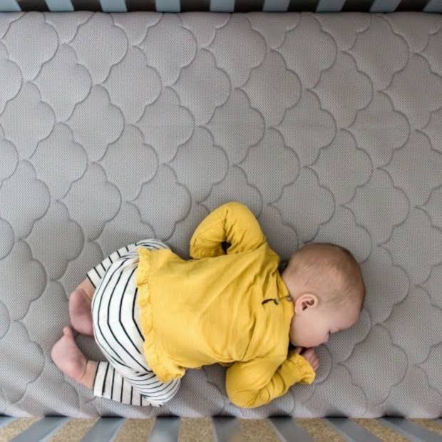 Waterproof Breathable Crib Mattress in Moonlight Grey K889137
