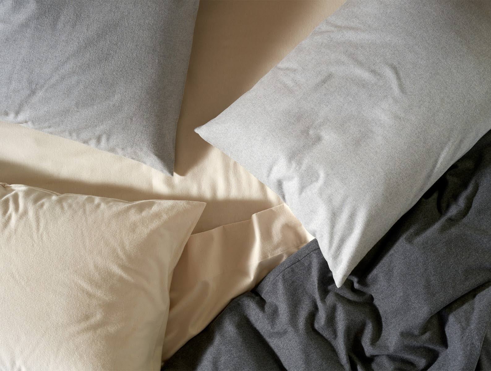Pale Gray Heather Organic Flannel Fitted Sheet G767348