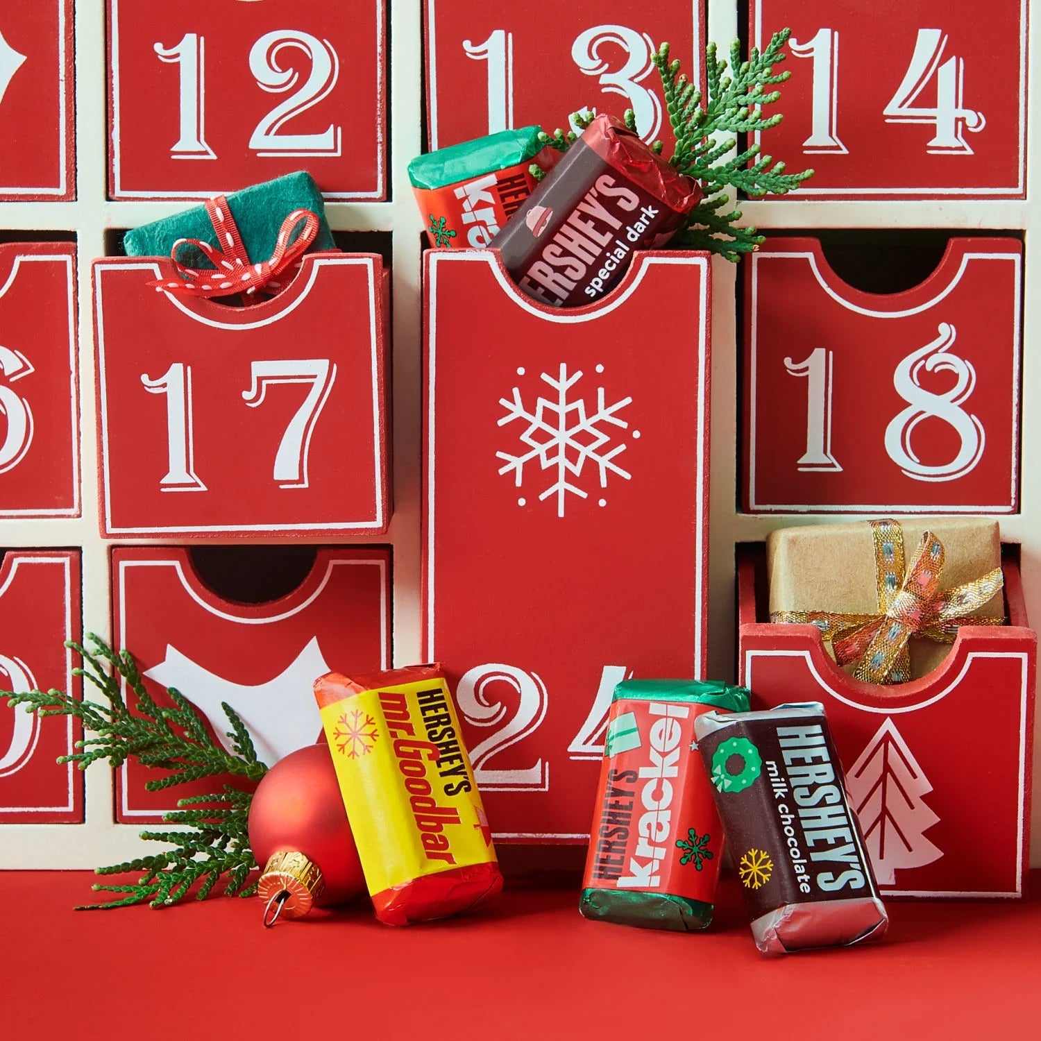 Assorted Chocolate Christmas Candy Bulk Bag 33.9 oz Y58316