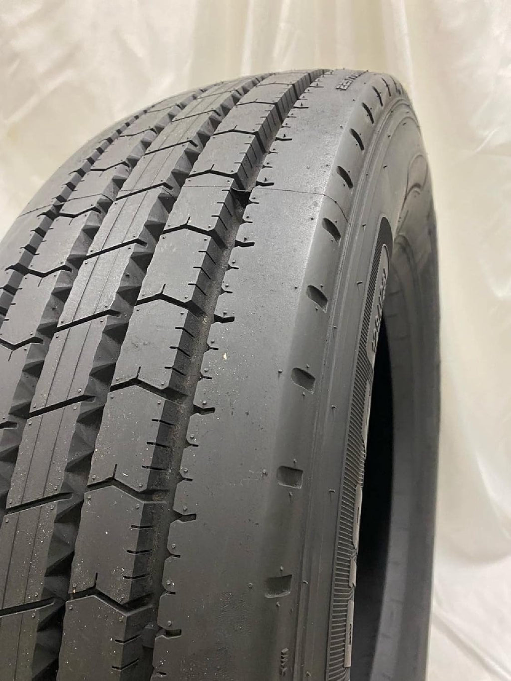 215/75R17.5 16 Ply R60 Steer All Position Tire H236246