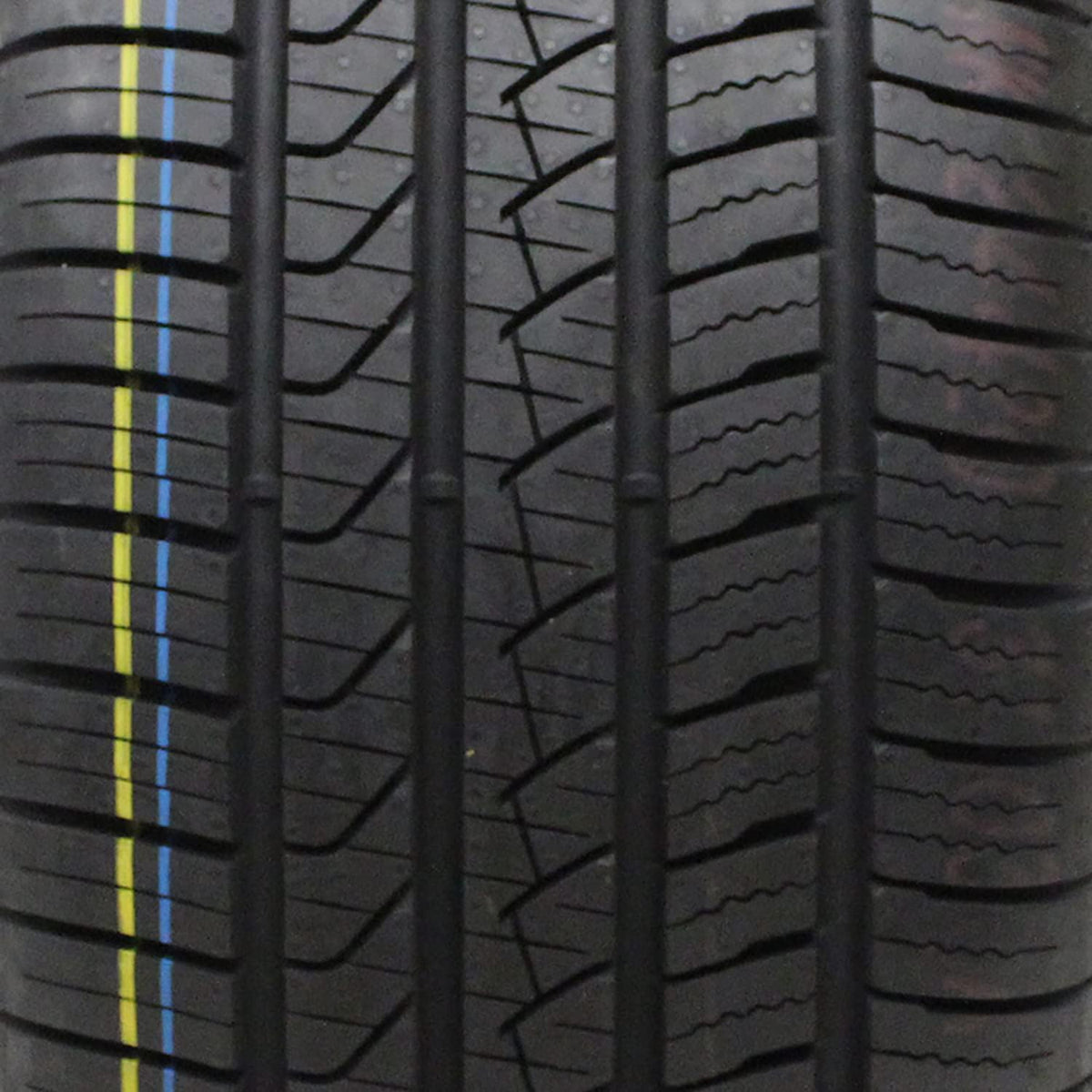 235/50R18 101W All-Season Radial Tire F137