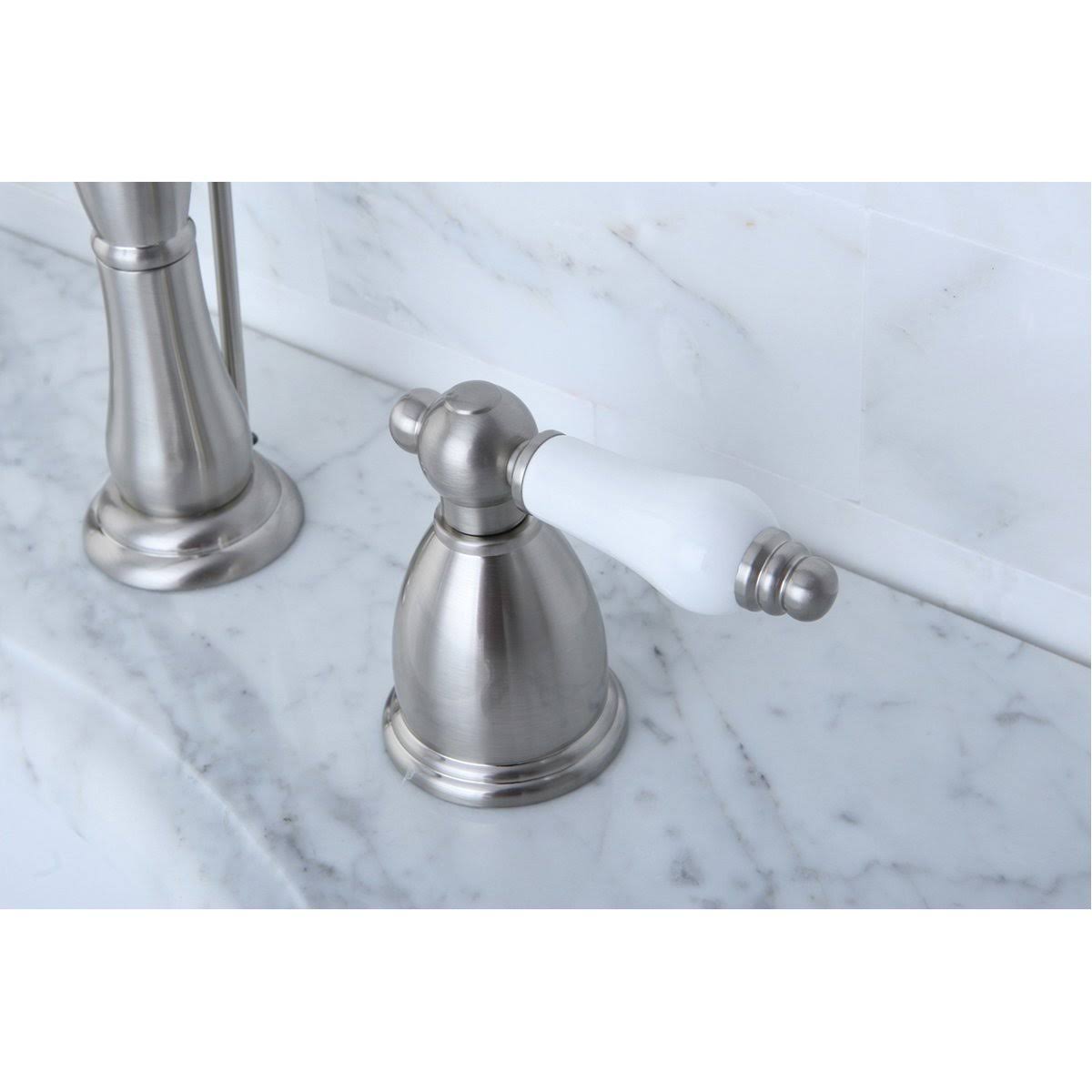 Polished Brass Widespread Bathroom Faucet V950